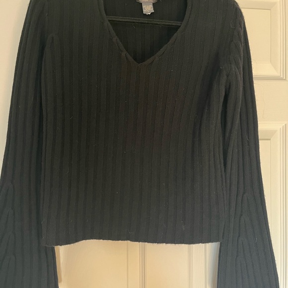 Banana republic women’s cashmere ribbed v neck black size L long bell sleeves - Picture 5 of 8
